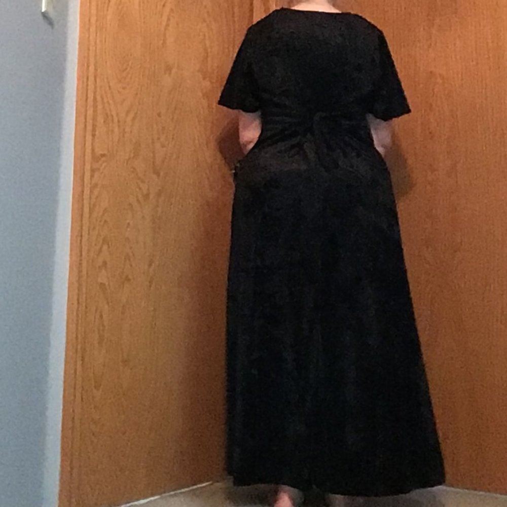 Molly Malloy Evening - Black velvety evening gown - Picture 12 of 12